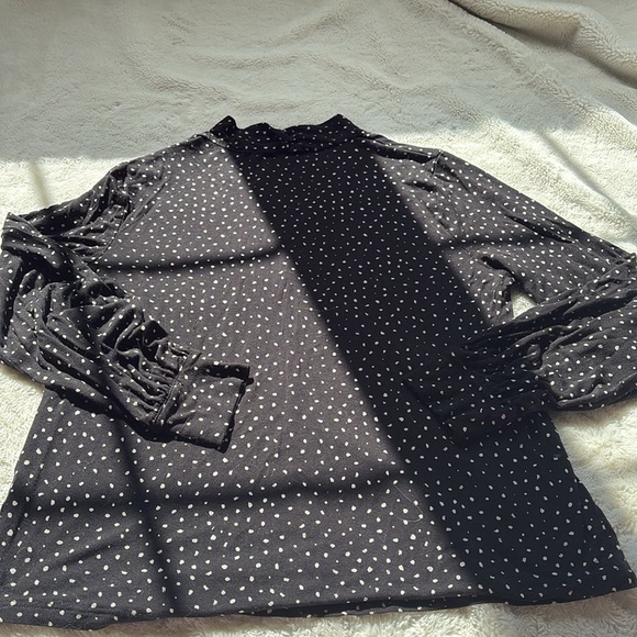 Reitmans Black Polka Dot V-Neck Top – Size M | Flirty Fit | Soft Stretch | - Picture 6 of 7